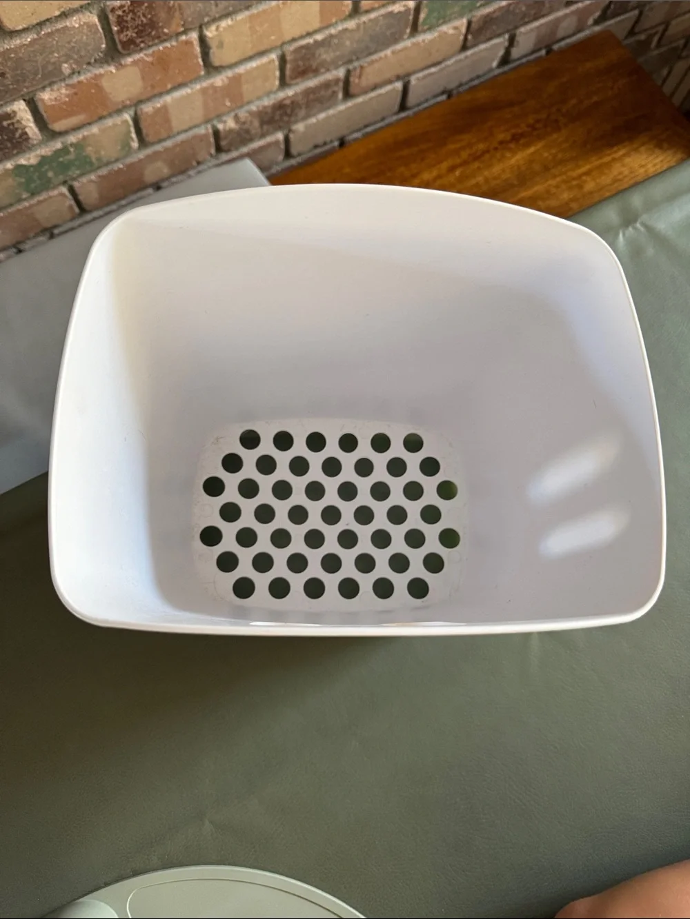 Smiley White & Sage Green Plastic bath toy Organizer